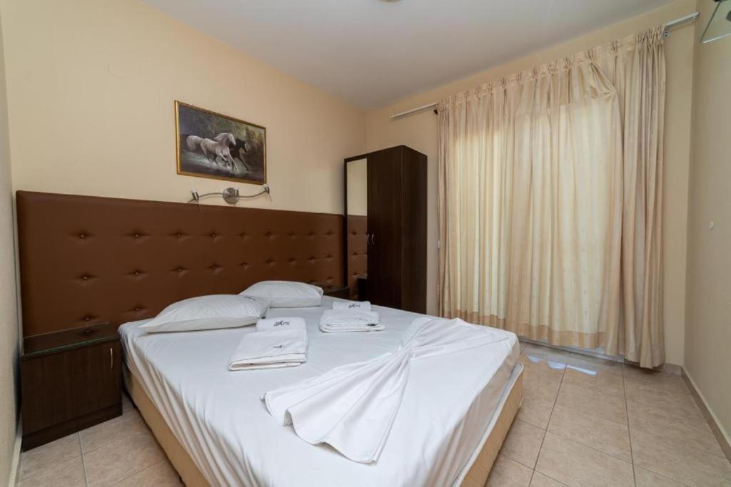 Side By Side Apartment Nea Iraklitsa ภายนอก รูปภาพ